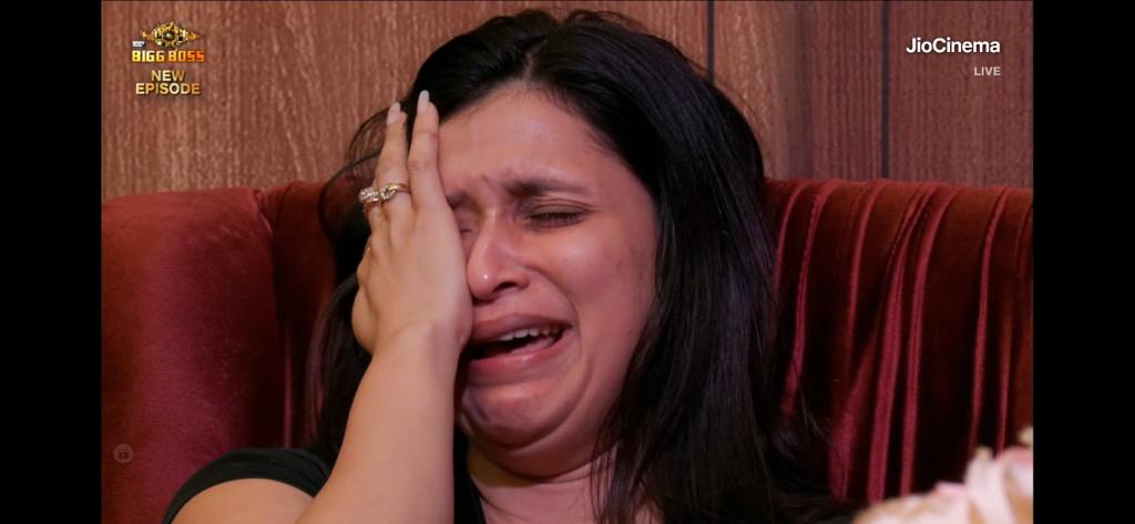Bigg Boss Hindi Season 17 Written update 26.10.2023 mannara crying
